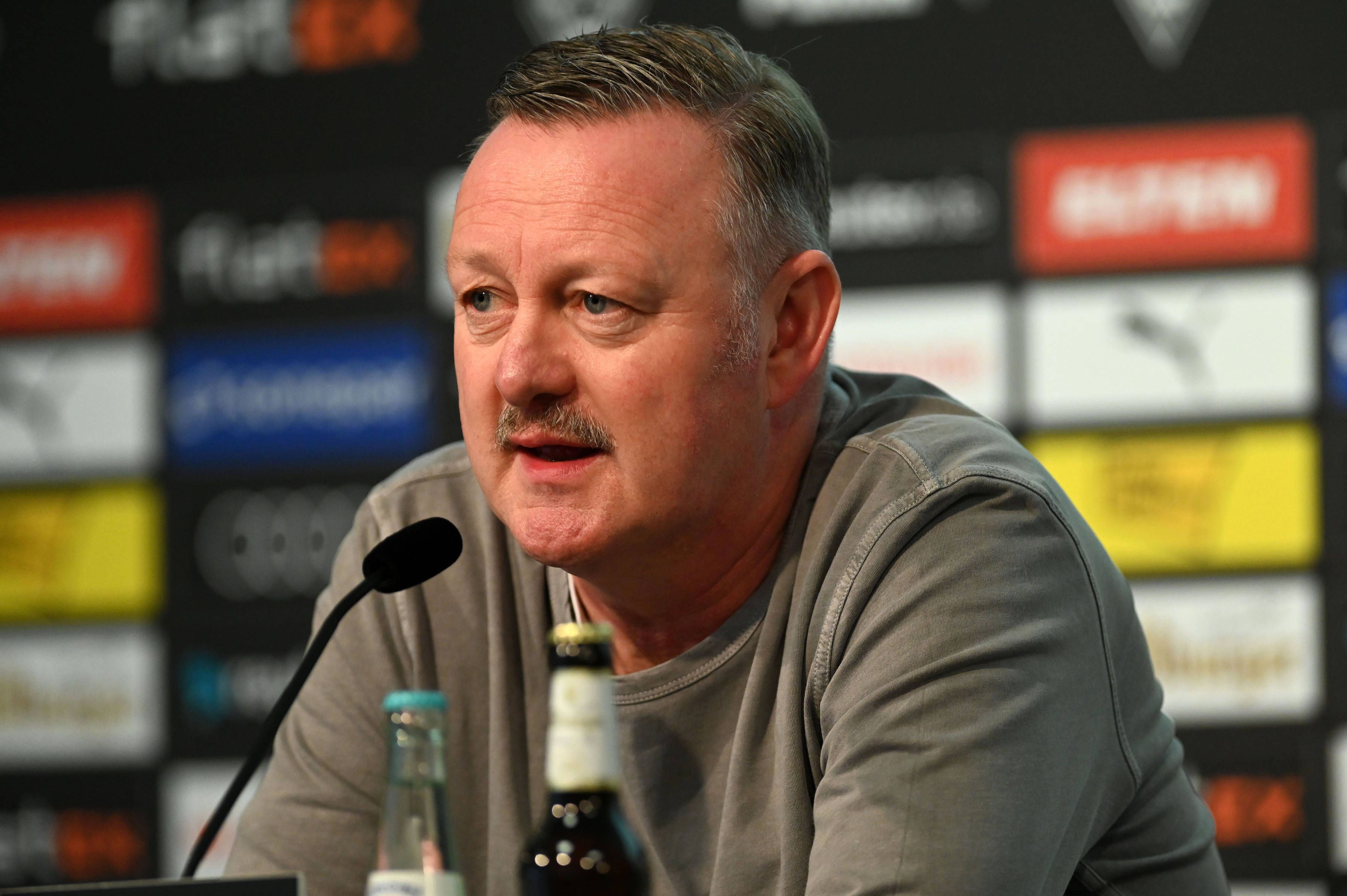 Sportdirektor Roland Virkus von Borussia Mönchengladbach am 16. Februar 2023 bei einer Pressekonferenz im Borussia-Park.