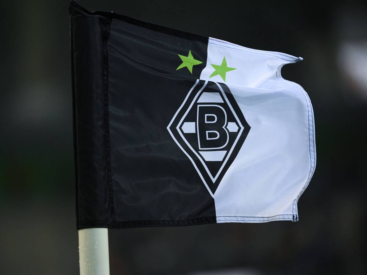 Dieses Symbolfoto zeigt eine Eckfahne im Borussia-Park. Die Aufnahme im Stadion von Fußball-Bundesligist Borussia Mönchengladbach ist am 14. Januar 2023 gemacht worden. Zu sehen ist die Borussia-Raute.