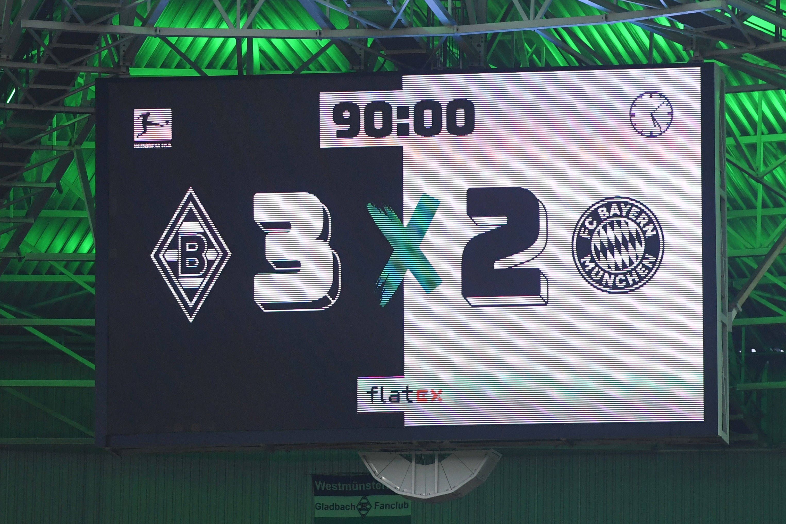 Borussia Mönchengladbach hat am Samstag (18. Februar 2023) 3:2 gegen Rekordmeister Bayern München gewonnen. Das Foto zeigt die Anzeigetafel im Borussia-Park.