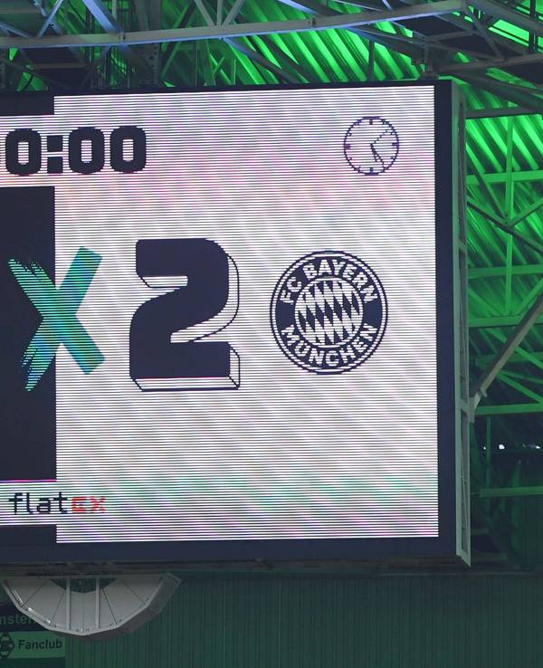 Borussia Mönchengladbach hat am Samstag (18. Februar 2023) 3:2 gegen Rekordmeister Bayern München gewonnen. Das Foto zeigt die Anzeigetafel im Borussia-Park.
