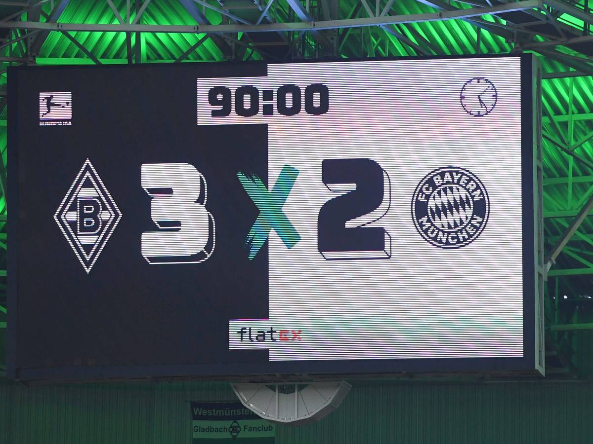 Borussia Mönchengladbach hat am Samstag (18. Februar 2023) 3:2 gegen Rekordmeister Bayern München gewonnen. Das Foto zeigt die Anzeigetafel im Borussia-Park.