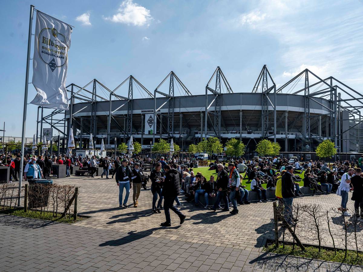Der Bitburger-Biergarten hinter der Nordkurve des Stadions im Borussia-Park von Borussia Mönchengladbach. Dieses Symbolfoto stammt vom 16. April 2021.