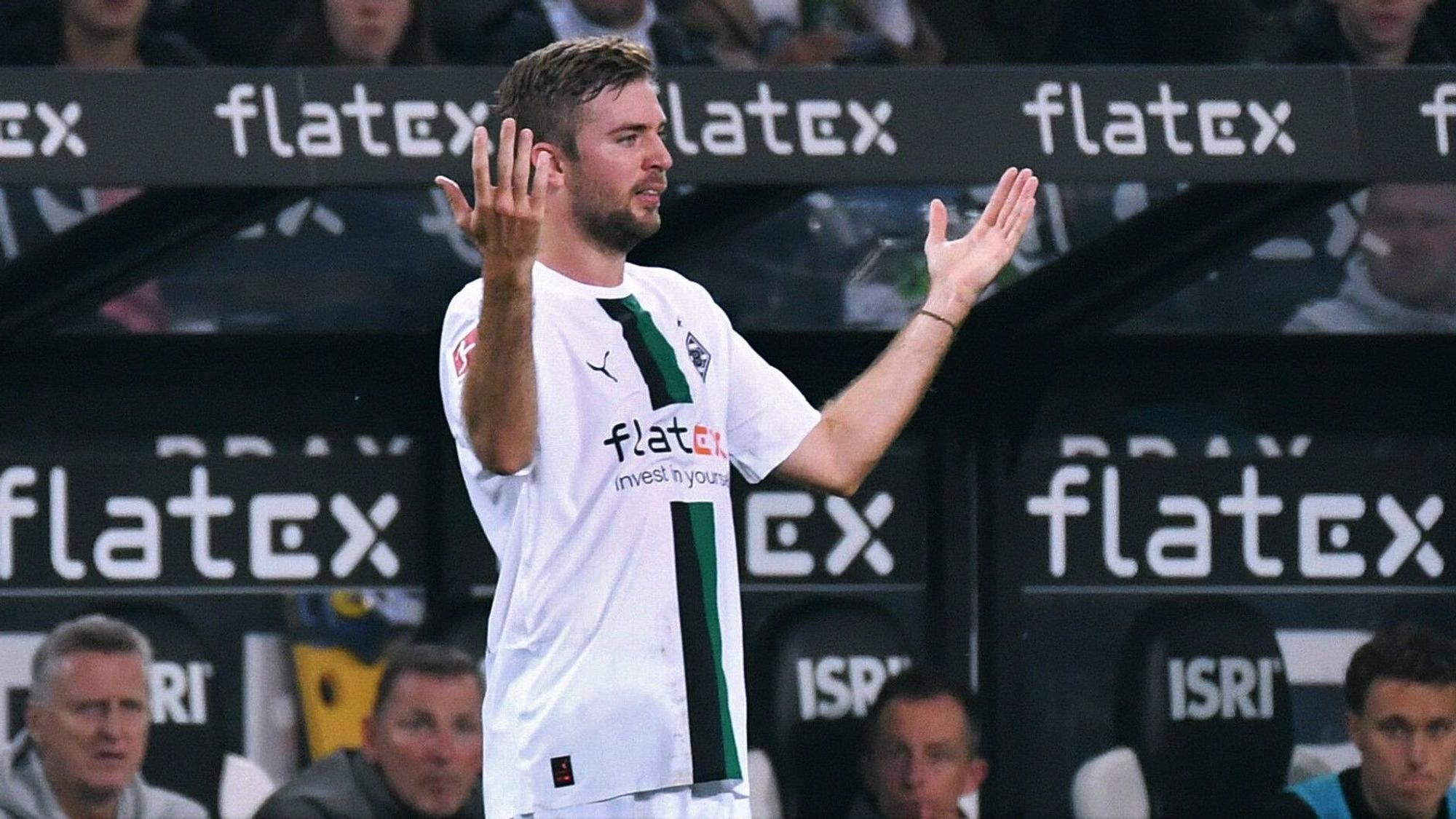 Christoph Kramer gestikuliert verständnislos bei einem Spiel von Borussia Mönchengladbach in der Bundesliga.