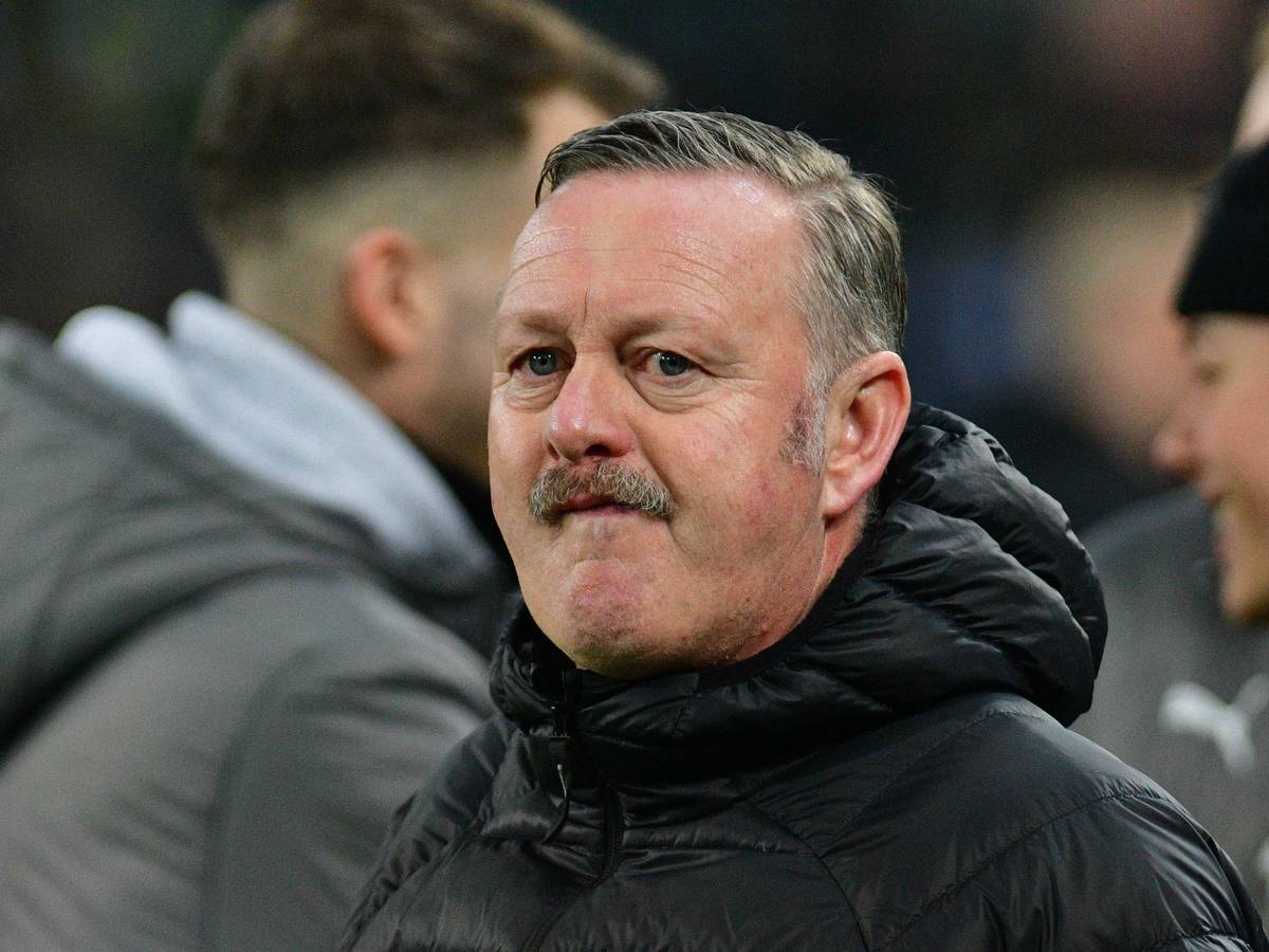Roland Virkus, hier am 17. März 2023, steht vor der Aufgabe, im Sommer 2023 einen Kader-Umbruch bei Borussia Mönchengladbach zu vollziehen. Das Foto zeigt den Gladbach-Manager vor dem Heimspiel gegen Werder Bremen.