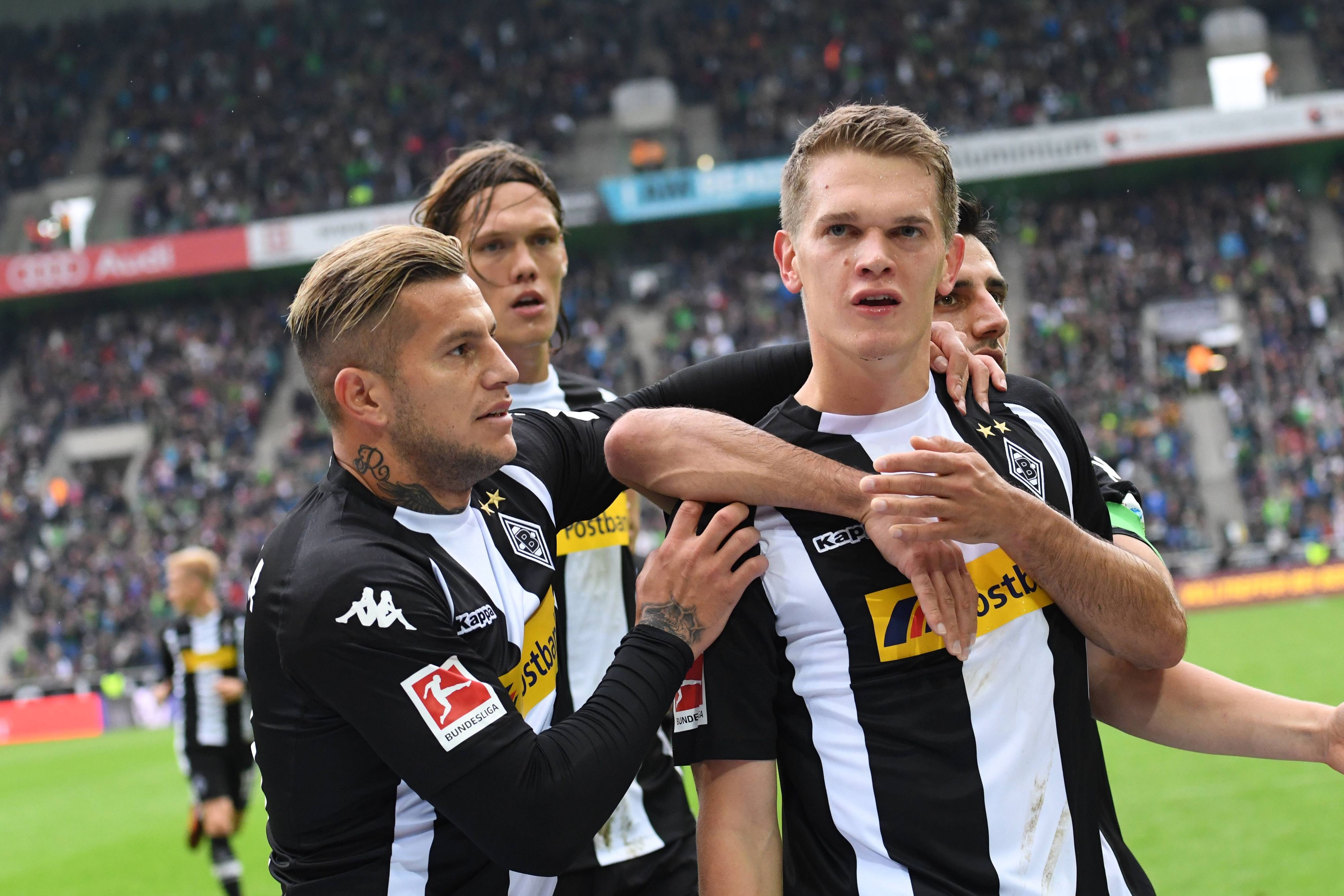Raul Bobadilla (l.), hier am 30. September 2017, bestritt insgesamt 75 Spiele im Trikot von Borussia Mönchengladbach. Das Foto zeigt Bobadilla gemeinsam mit seinen ehemaligen Gladbach-Teamkollegen Jannik Vestergaard, Matthias Ginter und Lars Stindl (v.l.n.r.).