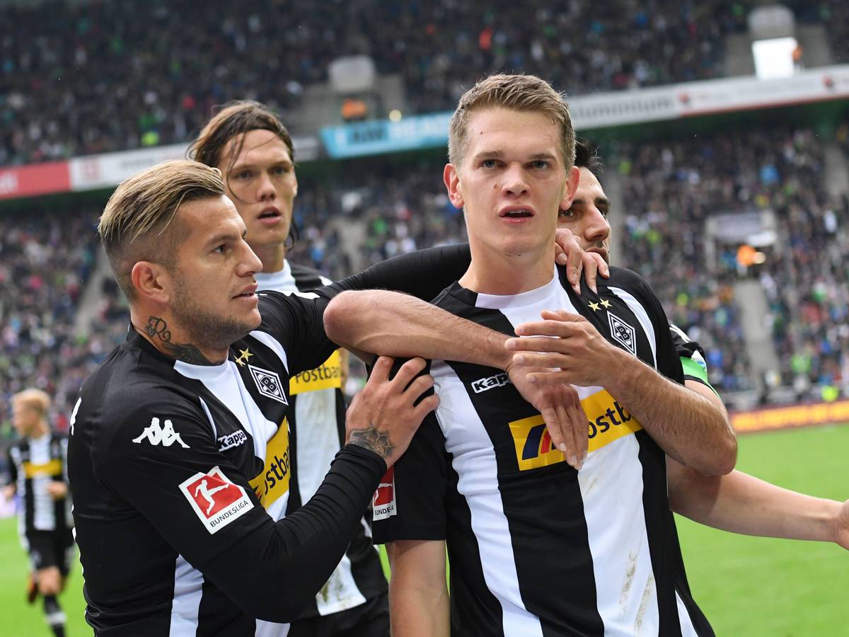 Raul Bobadilla (l.), hier am 30. September 2017, bestritt insgesamt 75 Spiele im Trikot von Borussia Mönchengladbach. Das Foto zeigt Bobadilla gemeinsam mit seinen ehemaligen Gladbach-Teamkollegen Jannik Vestergaard, Matthias Ginter und Lars Stindl (v.l.n.r.).