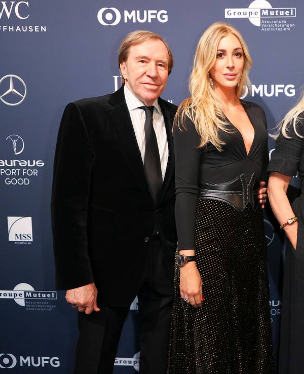 Günter Netzer, Alana Netzer, Günters Ehefrau Elvira und Alanas Ehemann Baschi (v.l.n.r.) bei einer Wohltätigkeitsveranstaltung in Zürich am 13. November 2021.