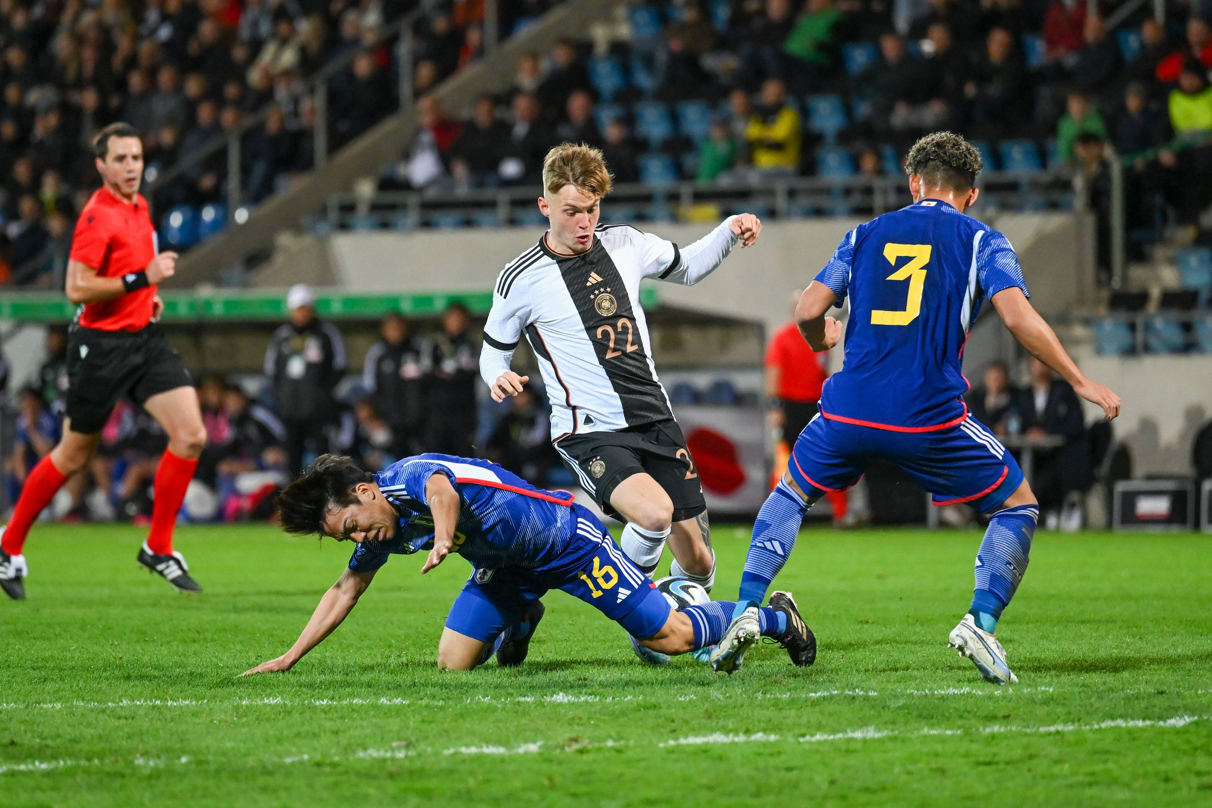 Luca Netz von Borussia Mönchengladbach am 24. März 2023 im Freundschaftsspiel gegen Japan im Einsatz für die deutsche U21-Nationalmannschaft.