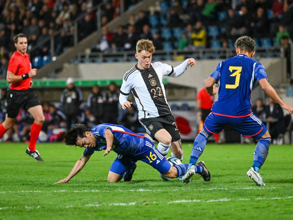 Luca Netz von Borussia Mönchengladbach am 24. März 2023 im Freundschaftsspiel gegen Japan im Einsatz für die deutsche U21-Nationalmannschaft.