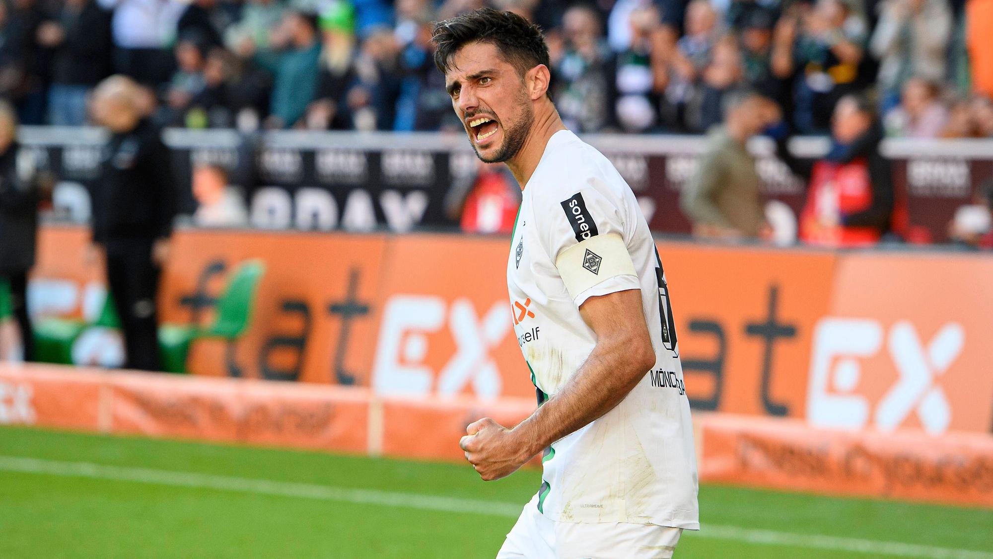 Lars Stindl, Kapitän von Borussia Mönchengladbach, am 9. Oktober 2022 beim Derby-Hinspiel gegen den 1. FC Köln beim Jubel. Der 34-Jährige hofft auch auswärts auf einen erneuten Coup seines Teams.