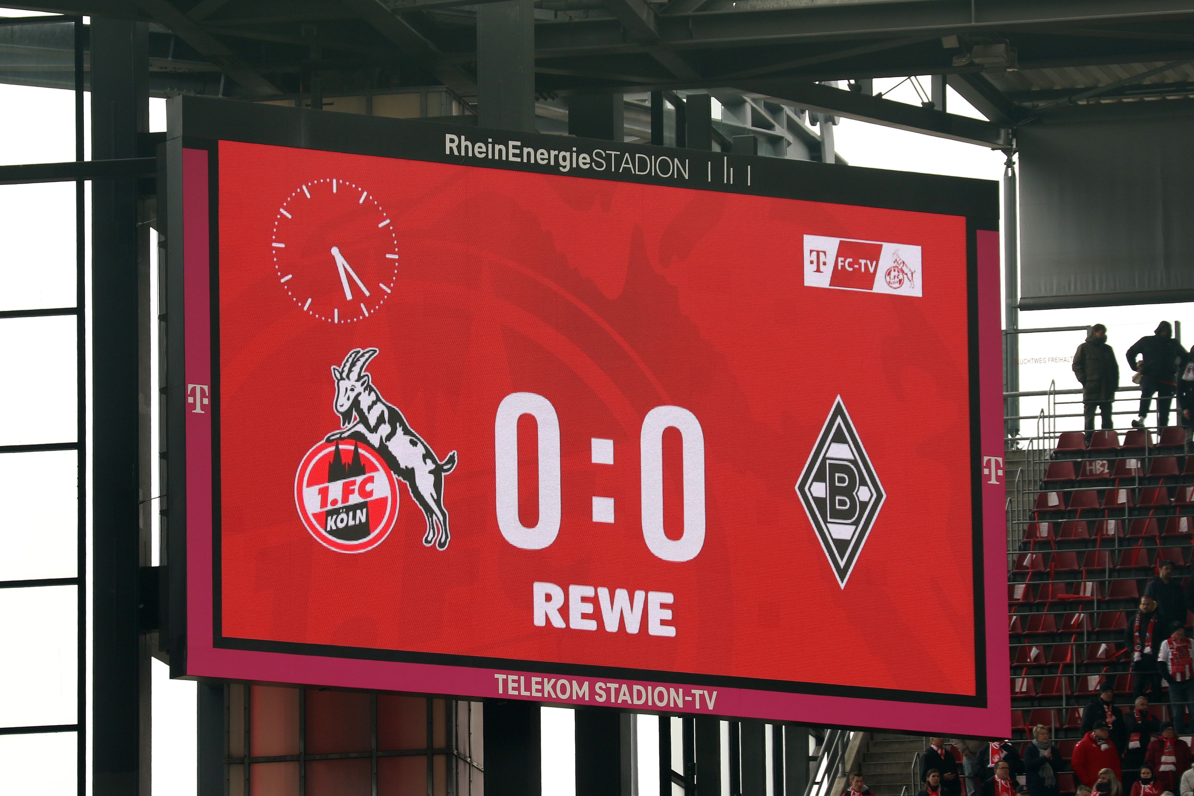 Die Anzeigetafel im Rhein-Energie-Stadion zeigt den 0:0-Endstand zwischen dem 1. FC Köln und Borussia Mönchengladbach am 2. April 2023 an.