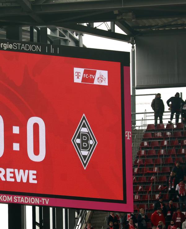 Die Anzeigetafel im Rhein-Energie-Stadion zeigt den 0:0-Endstand zwischen dem 1. FC Köln und Borussia Mönchengladbach am 2. April 2023 an.