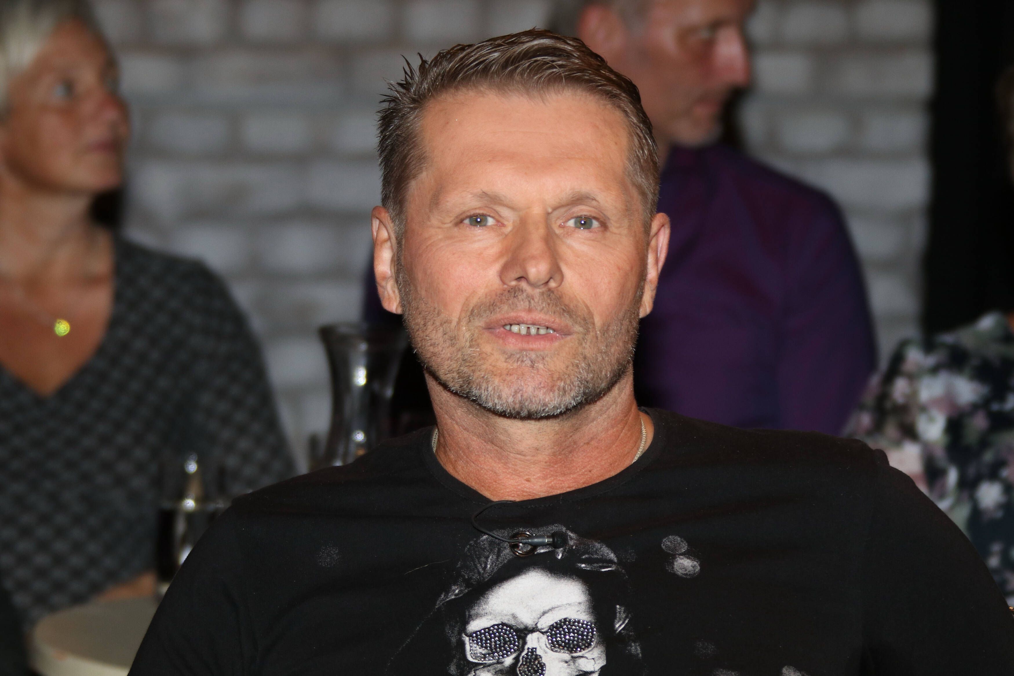 Uli Borowka, hier zu sehen als Gast in einer Talkshow am 31. August 2018, hat nach dem Derby zwischen Borussia Mönchengladbach und dem 1. FC Köln am Sonntag (2. April) den VfL scharf kritisiert.