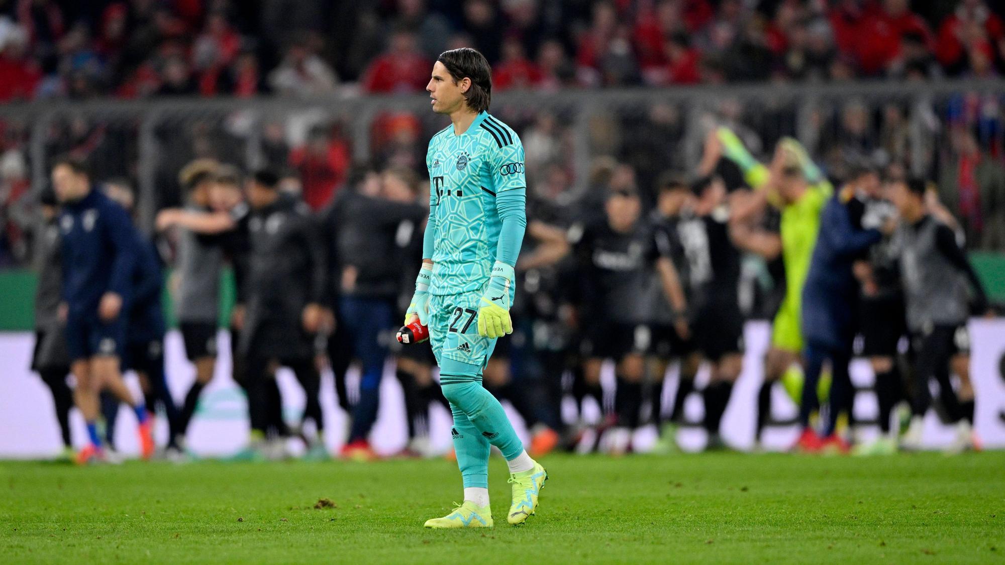 Yann Sommer, ehemaliger Torwart von Borussia Mönchengladbach, ist nach dem Ausscheiden des FC Bayern München aus dem DFB-Pokal (4. April 2023) gegen den SC Freiburg enttäuscht.