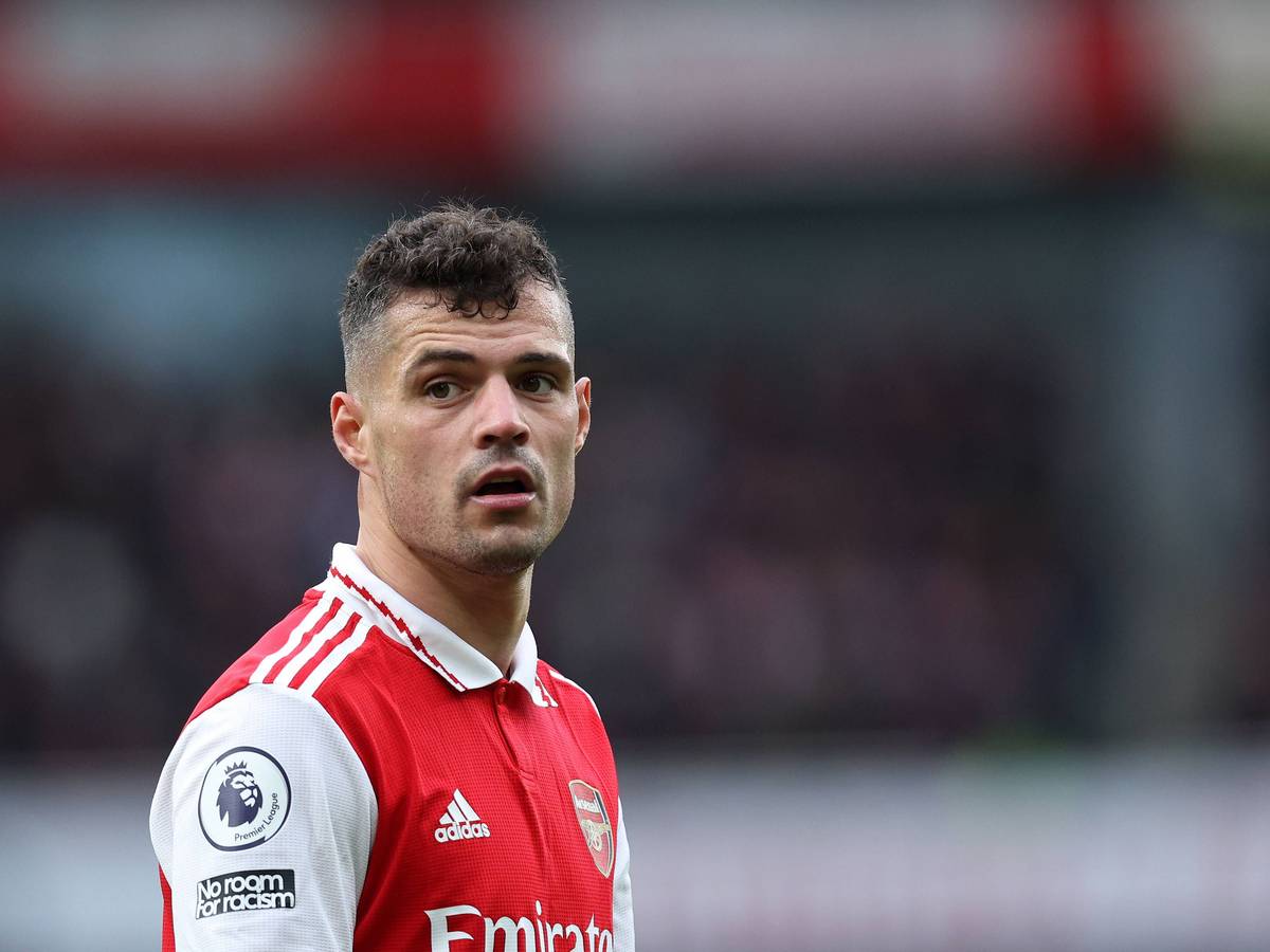 Granit Xhaka, Ex-Spieler von Borussia Mönchengladbach und heutiger Profi des FC Arsenal, hat mit einem Interview im Netz für Verwunderung gesorgt. Das Foto zeigt ihn am 1. April bei einem Spiel der „Gunners“.