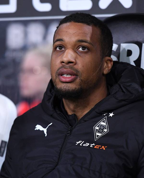 Alassane Plea von Borussia Mönchengladbach, hier am 17. März 2023 auf der Auswechselbank beim Bundesliga-Spiel gegen Werder Bremen, soll mit dem Gedanken spielen, die Fohlen im Sommer zu verlassen.