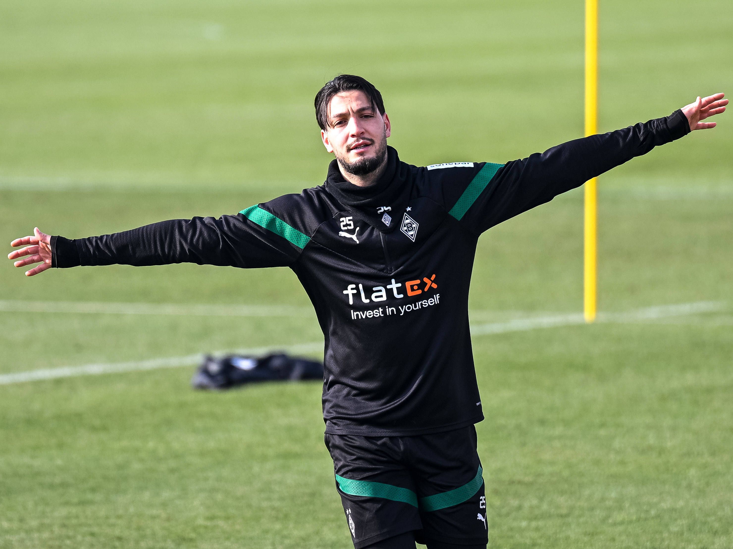 Ramy Bensebaini, hier am 9. Februar 2023, verlässt Borussia Mönchengladbach voraussichtlich nach der Saison 2022/23 und wechselt zu Borussia Dortmund.