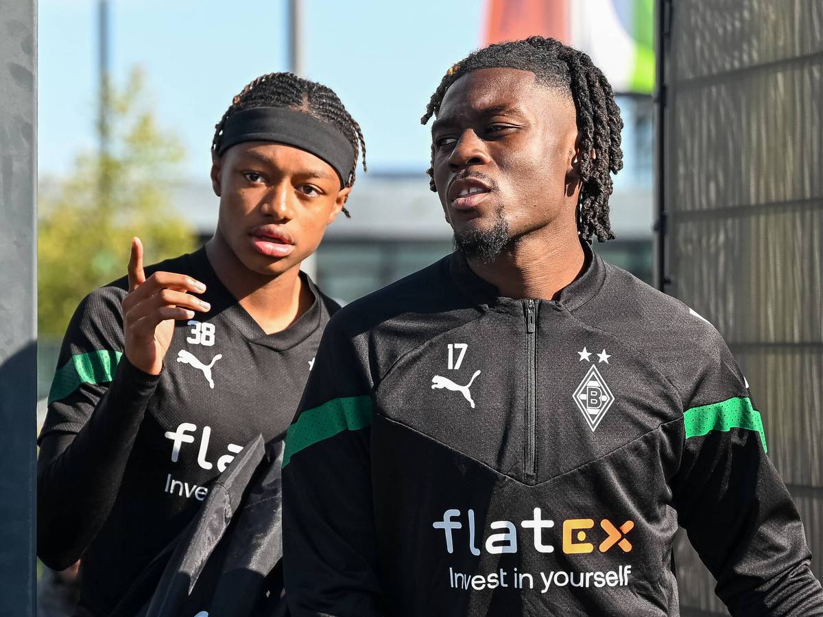 Yvandro Borges Sanches (l.), hier am 7. Oktober 2022, könnte in die Fußstapfen von Manu Koné als hoffnungsvolles Juwel bei Borussia Mönchengladbach treten. Das Foto zeigt beide vor einer Trainingseinheit im Borussia-Park.