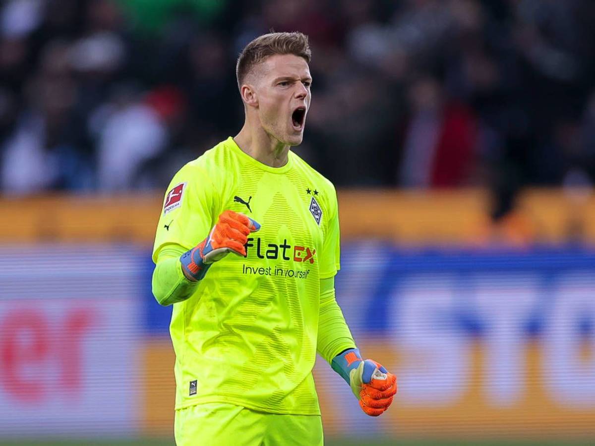Jonas Omlin, hier am 18. Februar 2023, spielt seit Januar 2023 für Borussia Mönchengladbach. Das Foto zeigt den Gladbach-Torhüter im Bundesliga-Spiel gegen Bayern München.