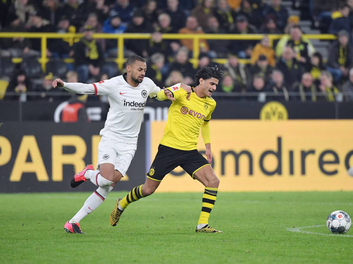Ex-Fohlen unter sich: Djibril Sow (l.) liefert sich am 14. Februar 2020 einen Zweikampf mit Mo Dahoud. Die beiden ehemaligen Spieler von Borussia Mönchengladbach stehen vor Transfers im Sommer.
