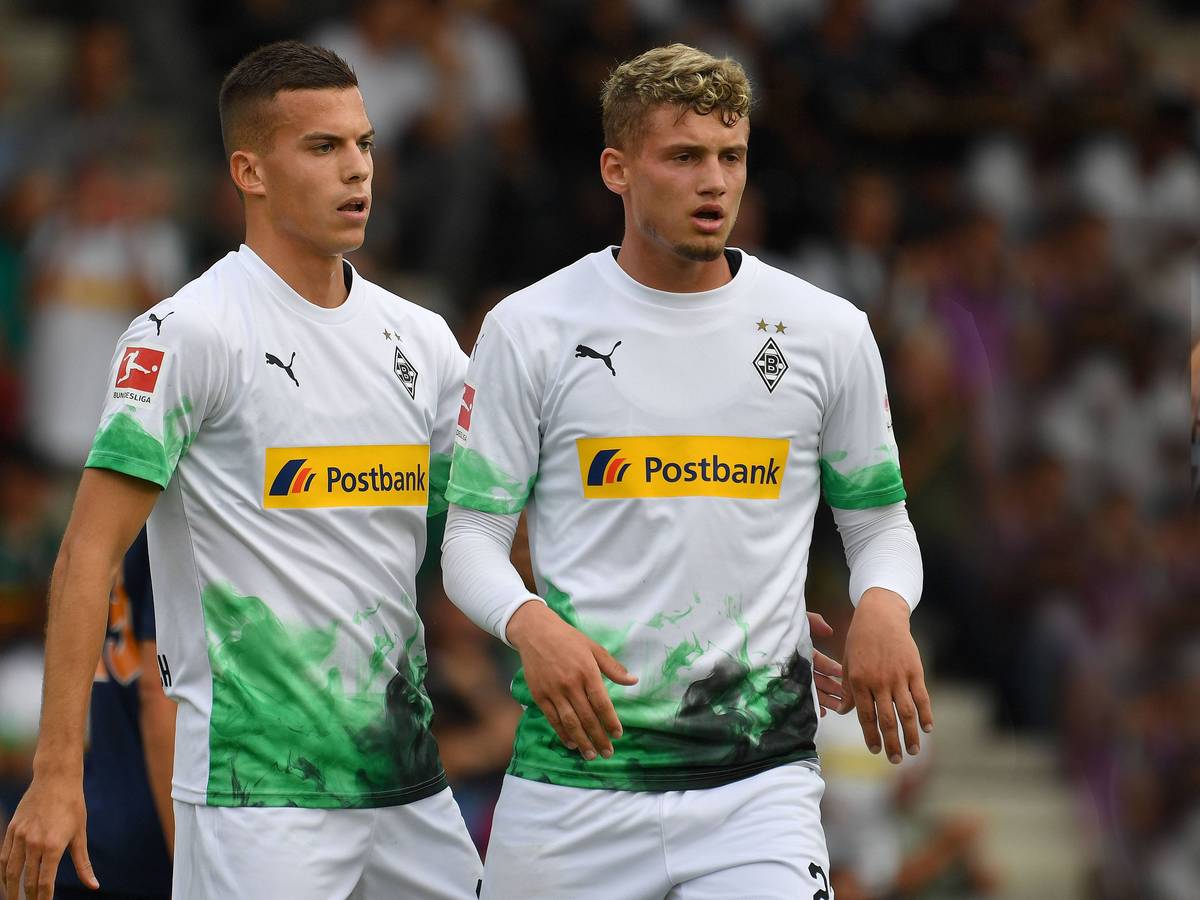 Zwei ehemalige Hoffnungsträger von Borussia Mönchengladbach: Laszlo Bénes (l.) und Michael Cuisance bei einem Gladbach-Testspiel gegen Basaksehir Istanbul am 17. Juli 2019.