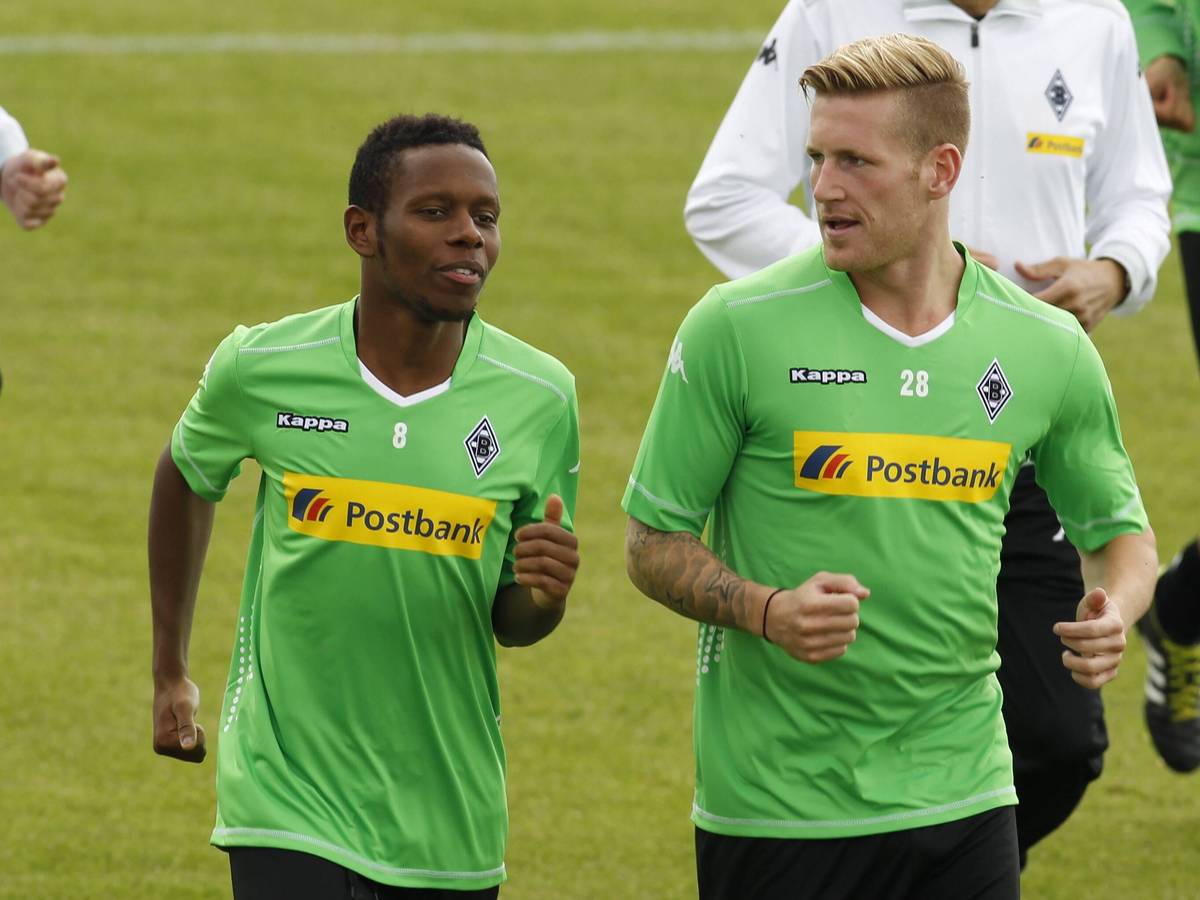 Zwei ehemalige Spieler von Borussia Mönchengladbach, die flink auf den Beinen waren. André Hahn (r.) und Ibrahima Traoré laufen eine Runde beim Gladbach-Training am 30. Juni 2014.