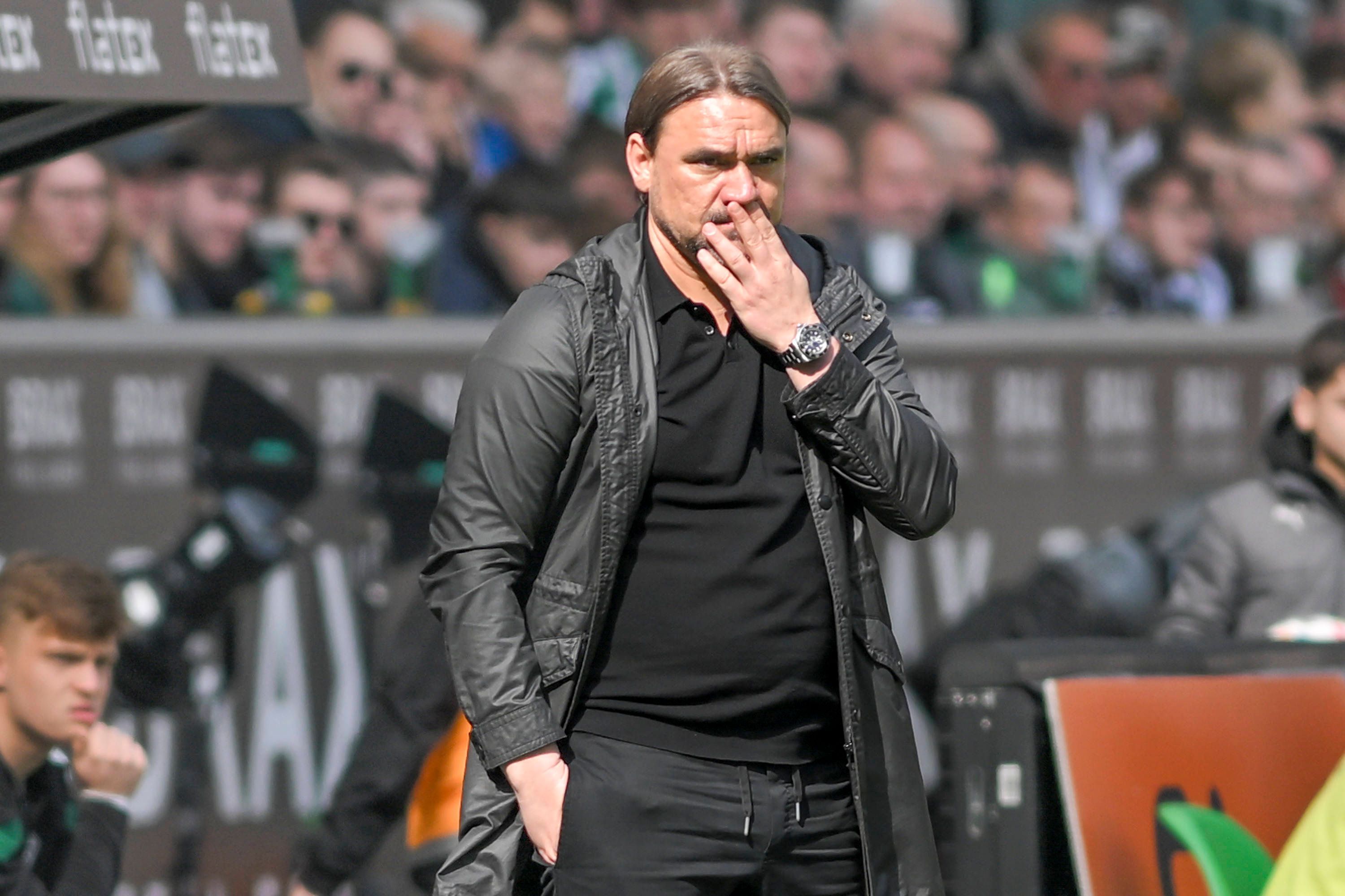 Daniel Farke ist seit Sommer 2022 Trainer bei Borussia Mönchengladbach. Das Foto zeigt ihn beim Gladbach-Heimspiel gegen den VfL Wolfsburg am 9. April 2023.