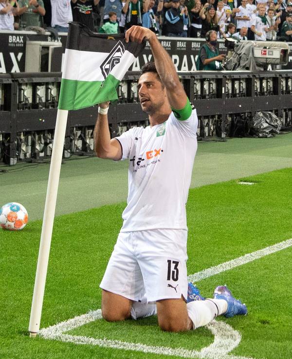 Borussia Mönchengladbachs Lars Stindl feiert ein Tor. Im Sommer wird Stindl Gladbach verlassen.