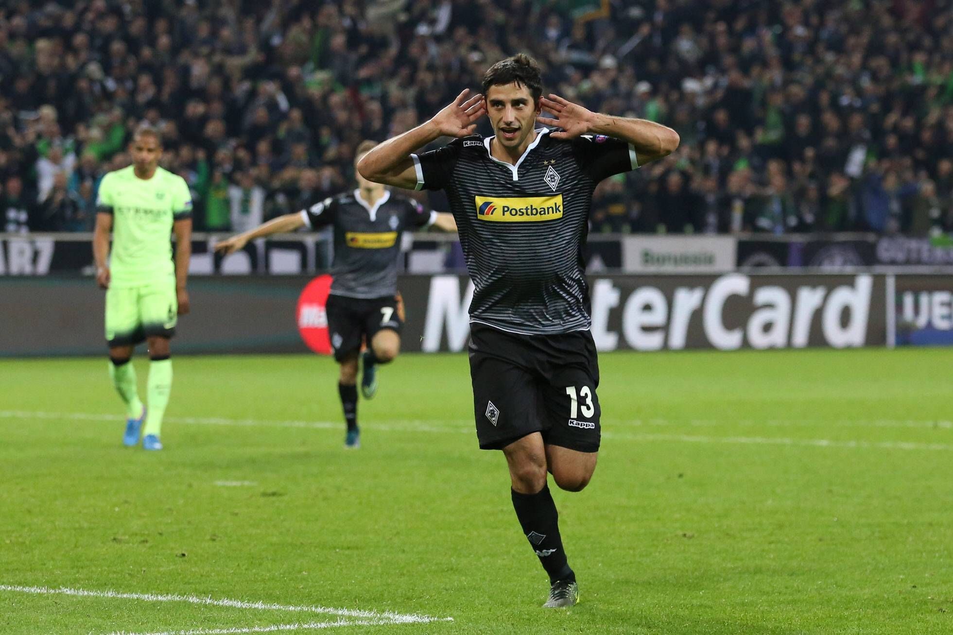 Lars Stindl bejubelt den ersten Champions-League-Treffer von Borussia Mönchengladbach im Borussia-Park im Spiel gegen Manchester City am 30. September 2015.