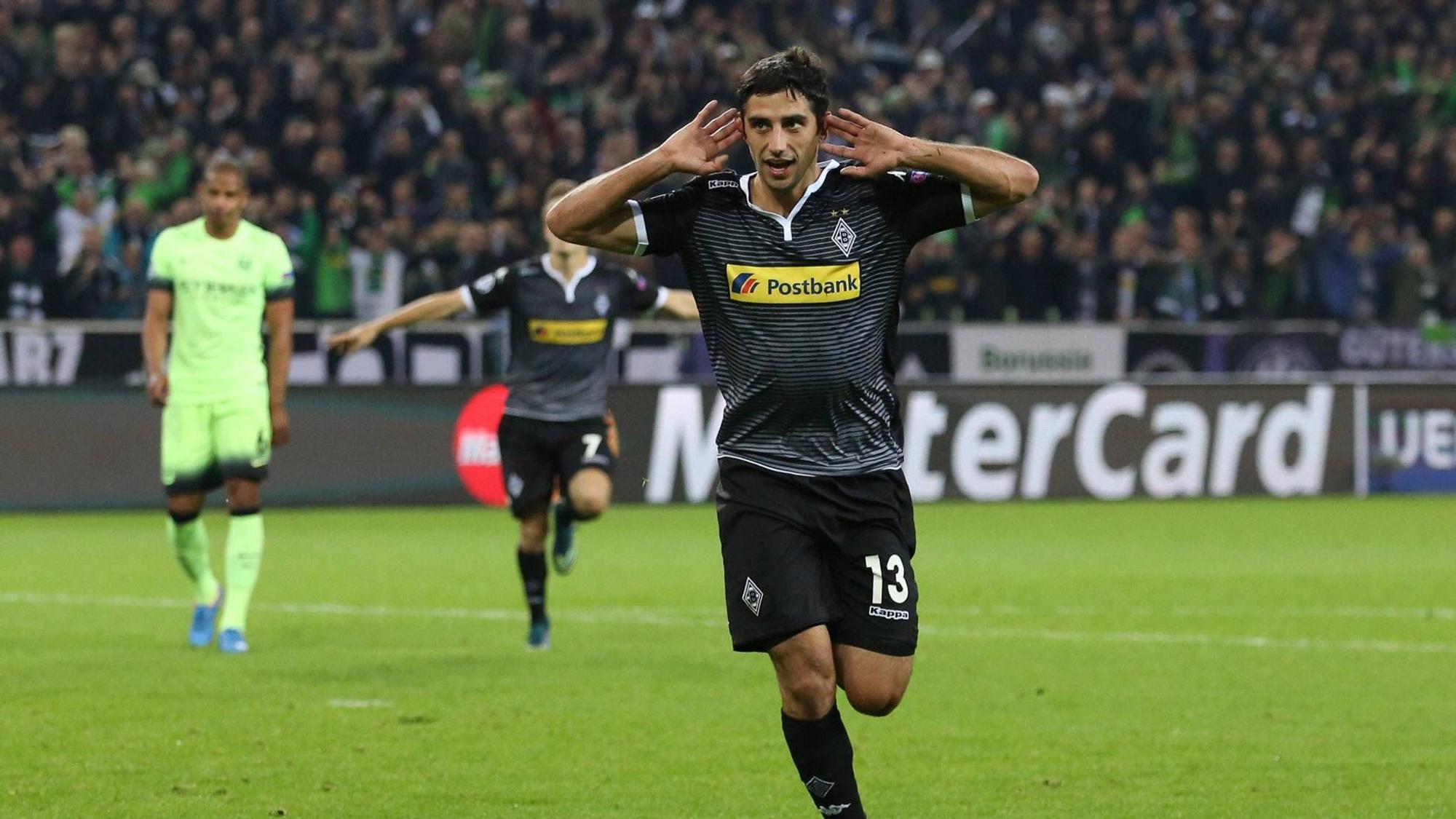 Lars Stindl bejubelt den ersten Champions-League-Treffer von Borussia Mönchengladbach im Borussia-Park im Spiel gegen Manchester City am 30. September 2015.
