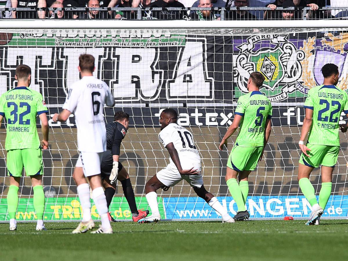Borussia Mönchengladbach hat am Sonntag (9. April 2023) 2:0 gegen den VfL Wolfsburg gewonnen. Das Foto zeigt Marcus Thuram beim Tor zum 2:0.