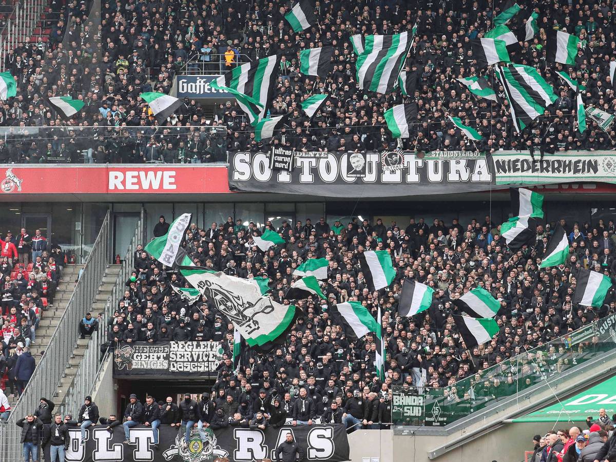 Der volle Gästeblock beim Auswärtsspiel von Borussia Mönchengladbach beim 1. FC Köln am 2. April 2023. Das Gladbach-Gastspiel bei Eintracht Frankfurt am 15. April 2023 verpassten wiederum zahlreiche Borussia-Fans wegen eines Polizei-Einsatzes bei der Anreise.