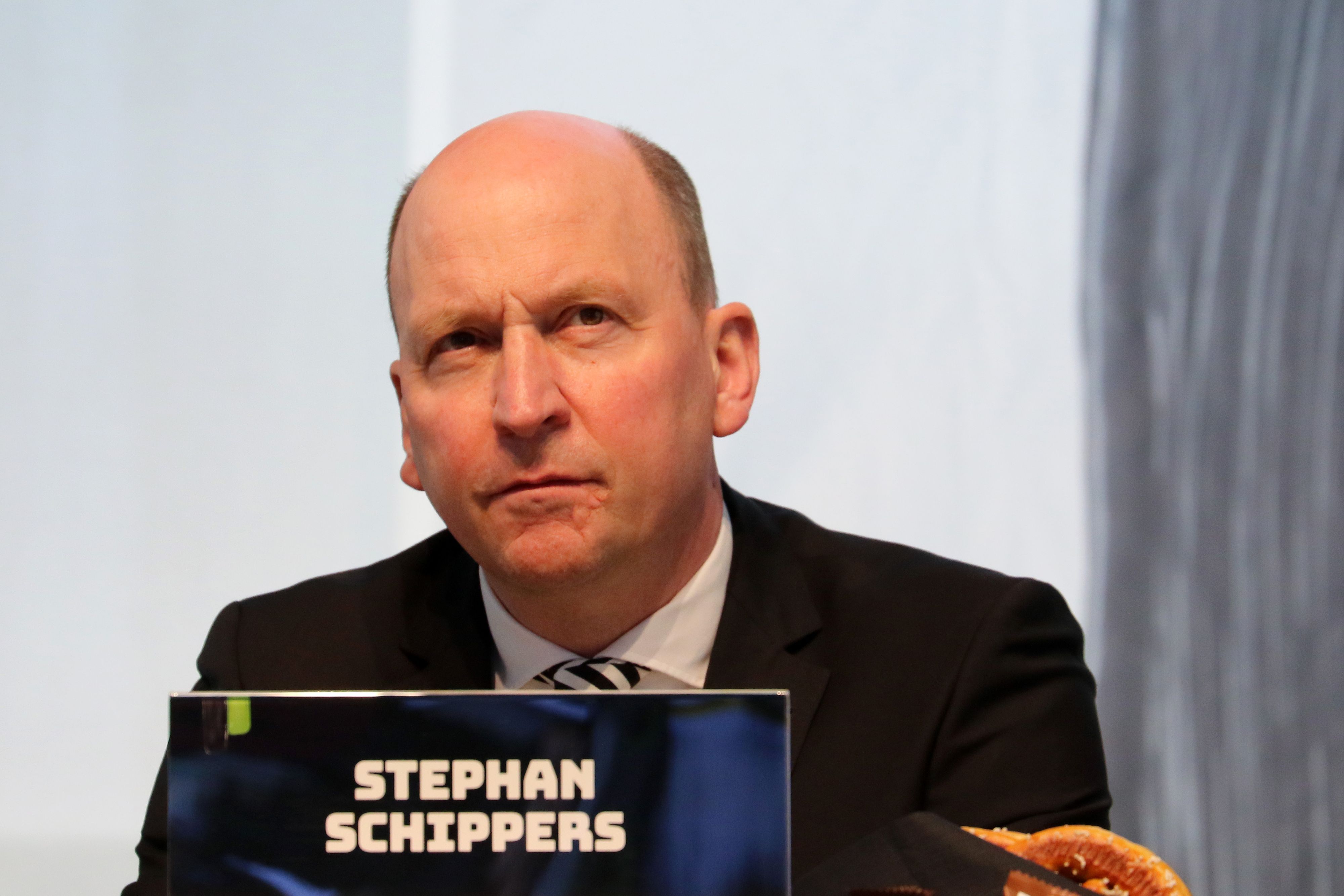 Stephan Schippers, Geschäftsführer von Borussia Mönchengladbach, hat am Montag (17. April 2023) auf der Mitgliederversammlung des Klubs über das negative Geschäftsergebnis für das Jahr 2022 gesprochen.