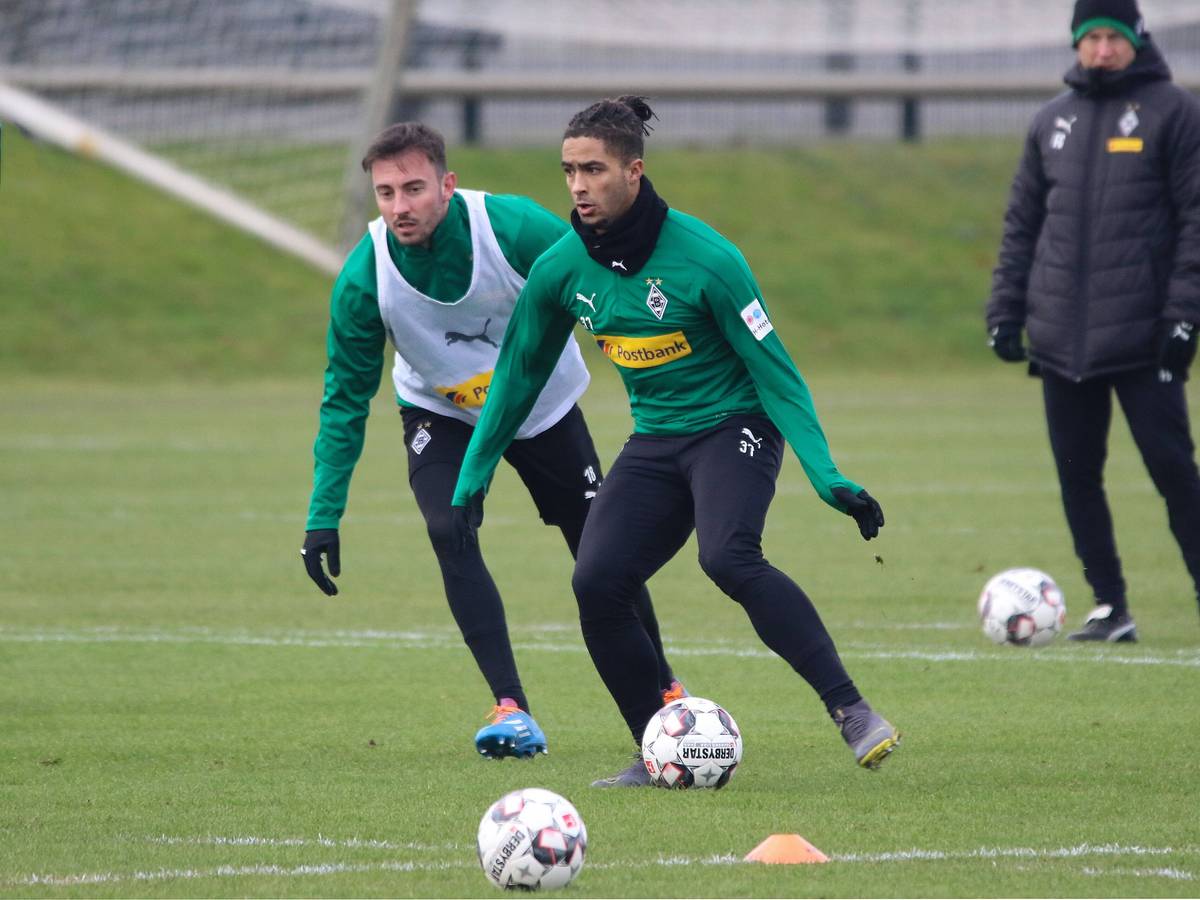 Keanan Bennetts (r.) gelang ebenso wie Josip Drmic, seinem ehemaligen Teamkollegen bei Borussia Mönchengladbach, der Gladbach-Durchbruch nicht. Das Foto zeigt die beiden Ex-Fohlen im Training am 13. Februar 2019.