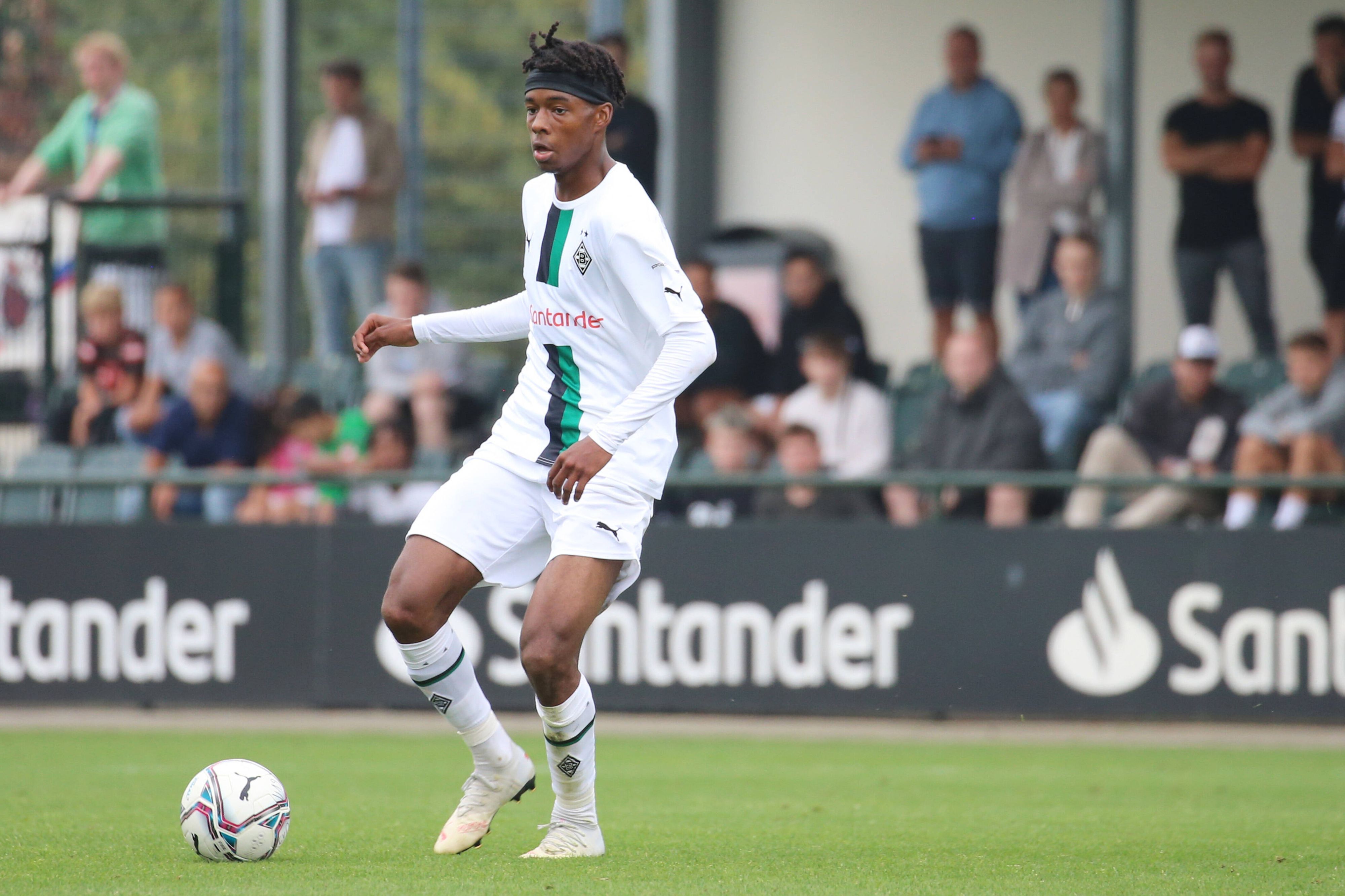 Noah Adedeji-Sternberg, hier am 20. August 2022, ist in der aktuellen Saison Stammspieler in der U19 von Borussia Mönchengladbach.