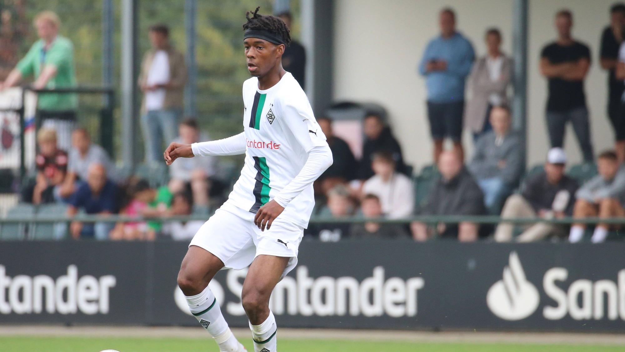 Noah Adedeji-Sternberg, hier am 20. August 2022, ist in der aktuellen Saison Stammspieler in der U19 von Borussia Mönchengladbach.
