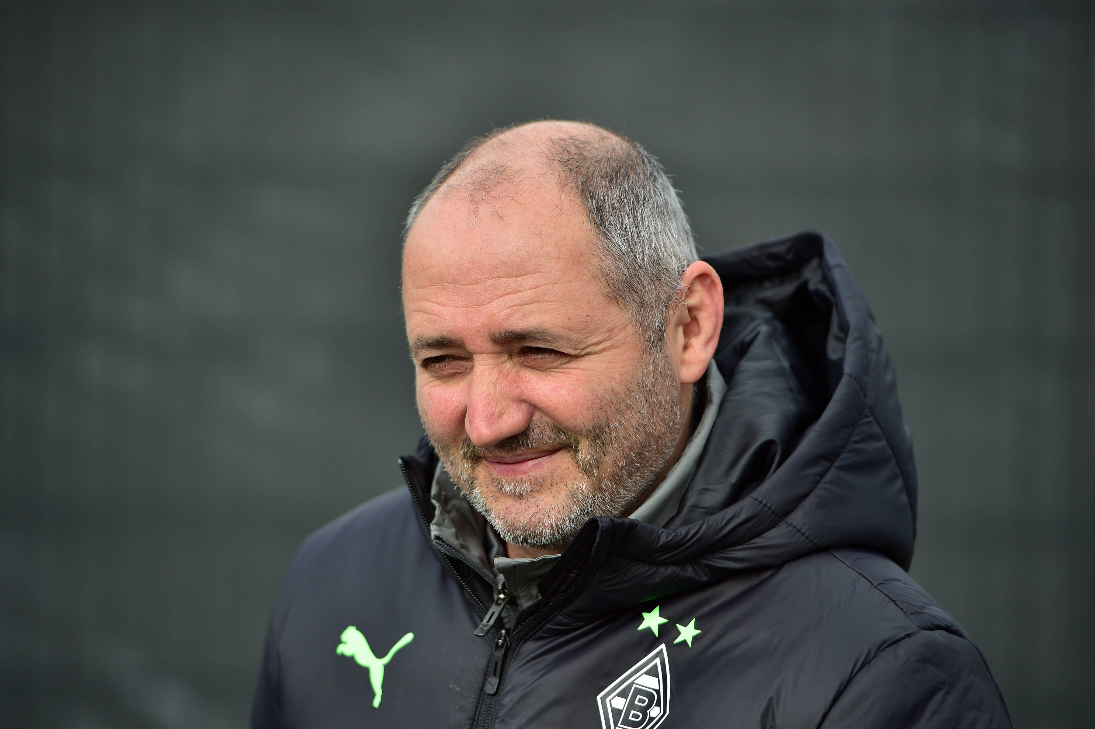 Oliver Neuville, hier am 21. März 2023 bei einer Trainingseinheit von Borussia Mönchengladbach, bleibt dem VfL als Assistenztrainer bis 2025 erhalten.