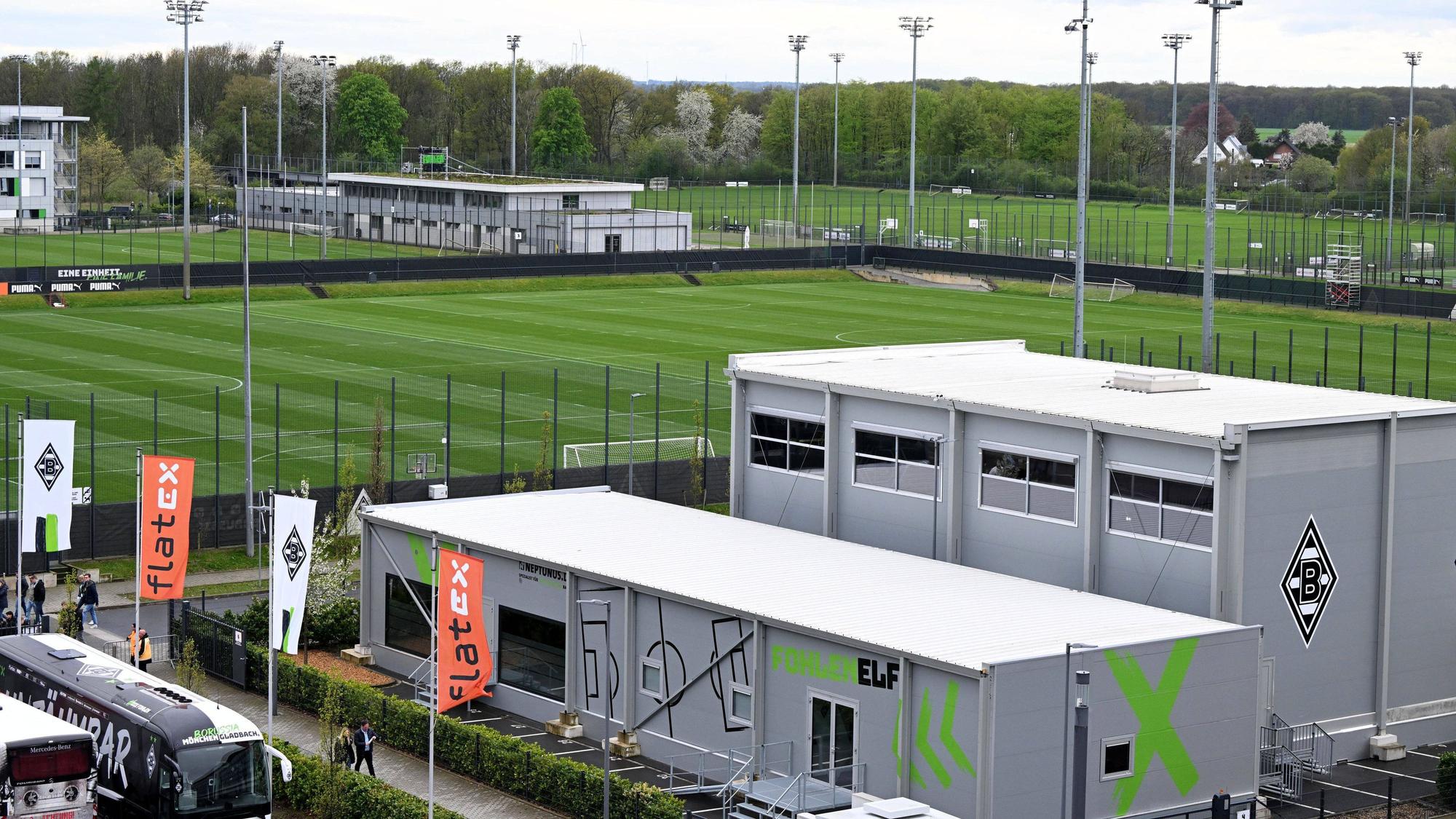 Die Trainingsplätze und das „Performance Center“ im Borussia-Park, hier zu sehen am 23. April 2023.
