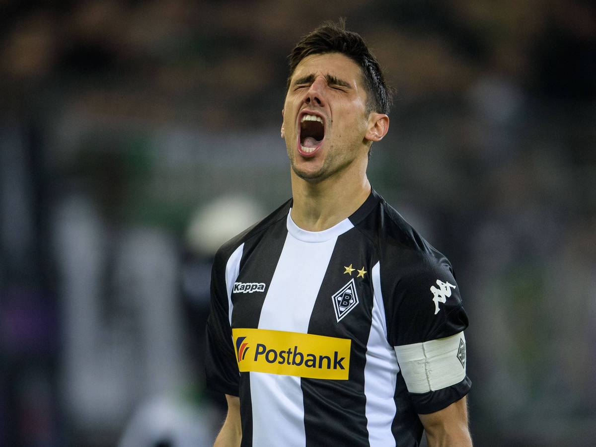 Lars Stindl schreit seinen Frust im Trikot von Borussia Mönchengladbach bei einem Bundesliga-Spiel gegen Borussia Dortmund am 18. Februar 2018 heraus.