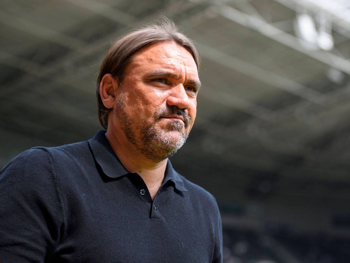 Daniel Farke, Trainer von Borussia Mönchengladbach, tritt am Samstag (13. Mai 2023/18.30) mit seinem Team in der Bundesliga bei Borussia Dortmund an. Im Falle eines Sieges könnten die Fohlen dem BVB die Meisterschaftsträume verderben. Das Foto zeigt Farke am 6. Mai beim Spiel gegen den VfL Bochum im Borussia-Park.