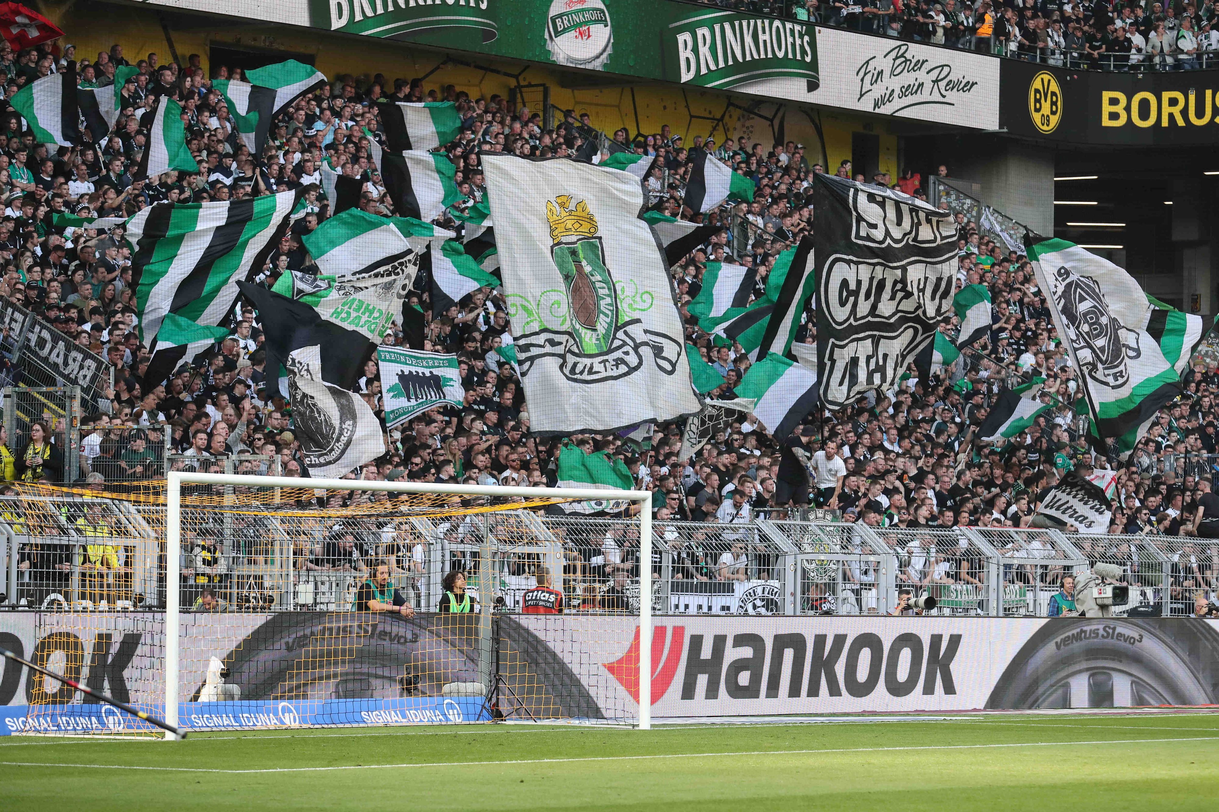 Die mitgereisten Fans von Borussia Mönchengladbach sahen am Samstag (13. Mai 2023) eine 2:5-Niederlage gegen Borussia Dortmund.