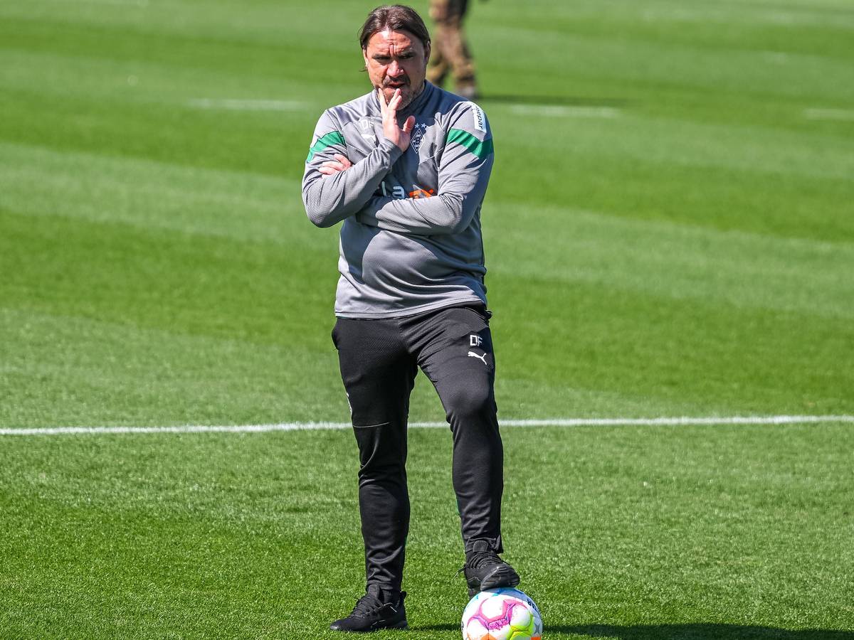 Borussia Mönchengladbach hat am Samstag (13. Mai 2023) das Bundesliga-Spiel bei Borussia Dortmund 2:5 verloren. Trainer Daniel Farke steht mehr denn je in der Kritik. Das Foto zeigt ihn bei einer Einheit am 3. Mai.