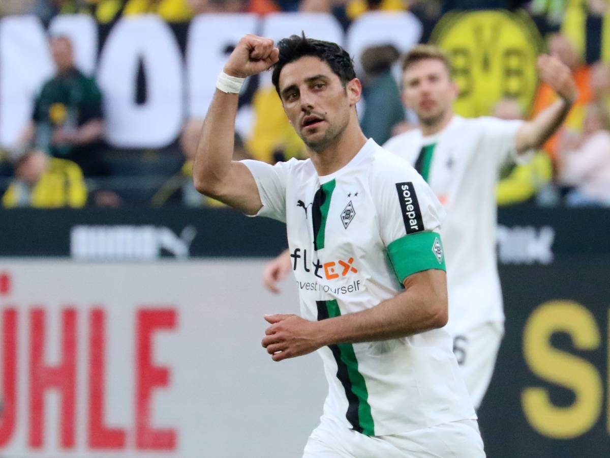 Kapitän Lars Stindl von Borussia Mönchengladbach bejubelt seinen Treffer zum zwischenzeitlichen 2:4 bei Borussia Dortmund am 13. Mai 2023.