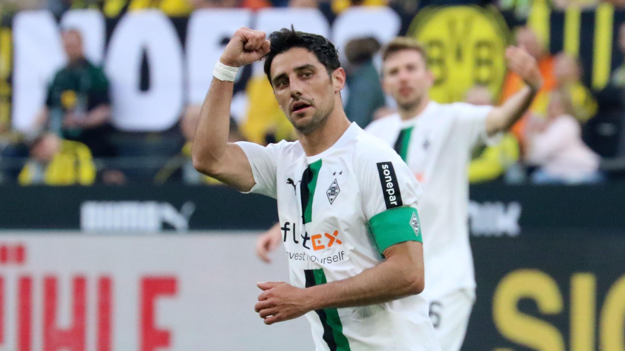 Kapitän Lars Stindl von Borussia Mönchengladbach bejubelt seinen Treffer zum zwischenzeitlichen 2:4 bei Borussia Dortmund am 13. Mai 2023.