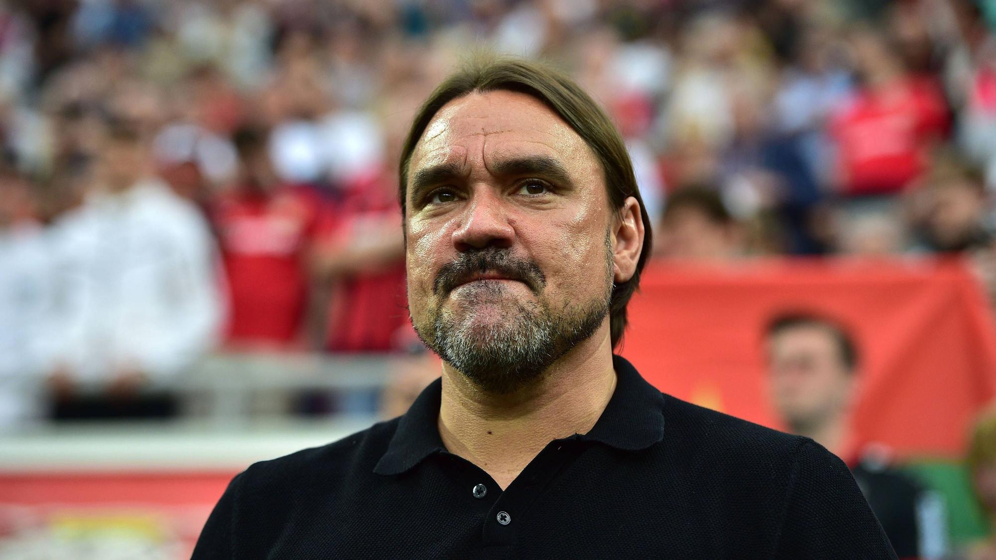 Daniel Farke, Trainer von Borussia Mönchengladbach, hier zu sehen an der Seitenlinie während der Bundesliga-Partie (21. Mai 2023) bei Bayer Leverkusen. Farke sieht angespannt aus.