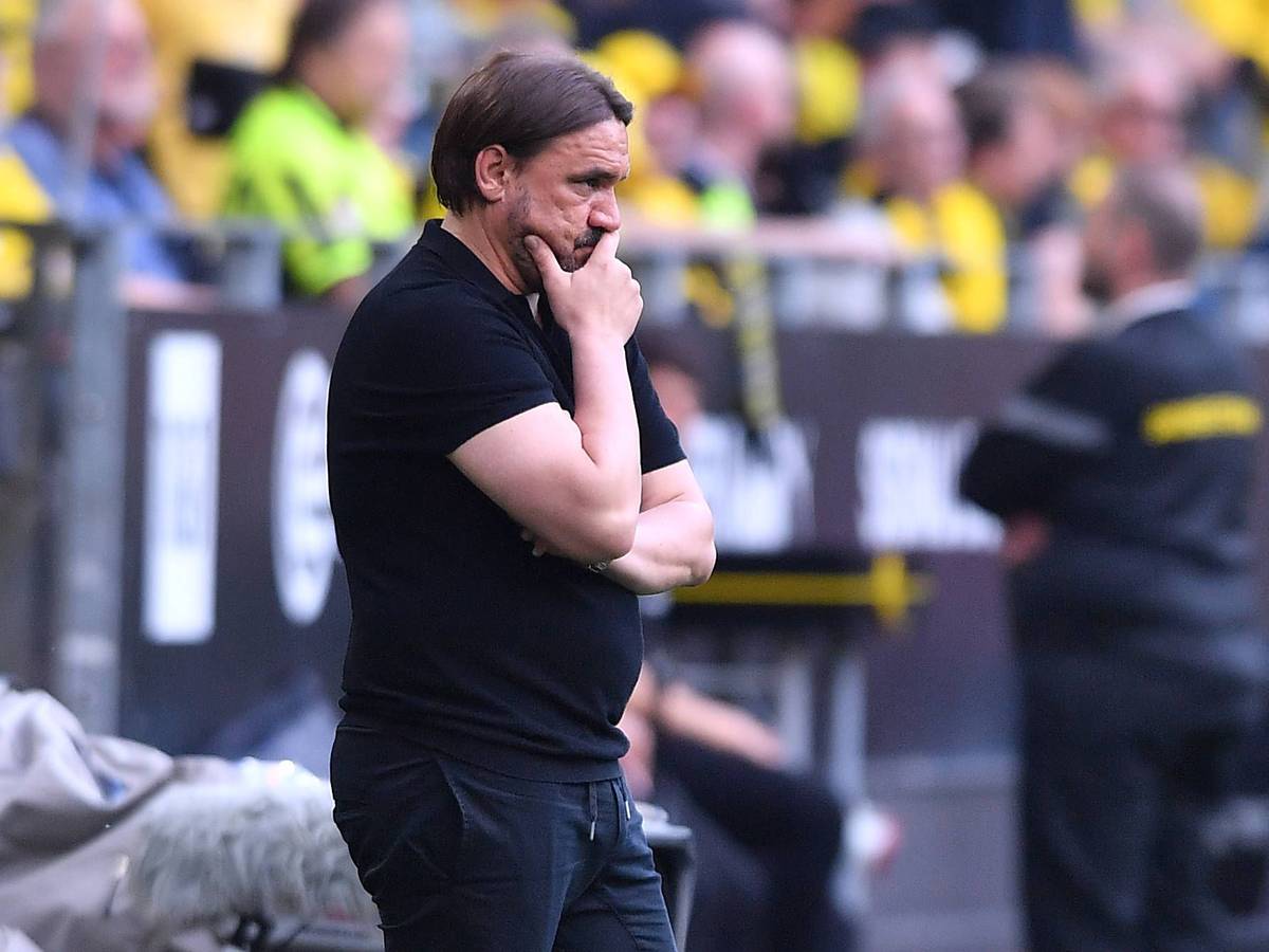 Daniel Farke, Trainer von Borussia Mönchengladbach, am 13. Mai 2023 beim Auswärtsspiel in Dortmund mit nachdenklicher Miene.