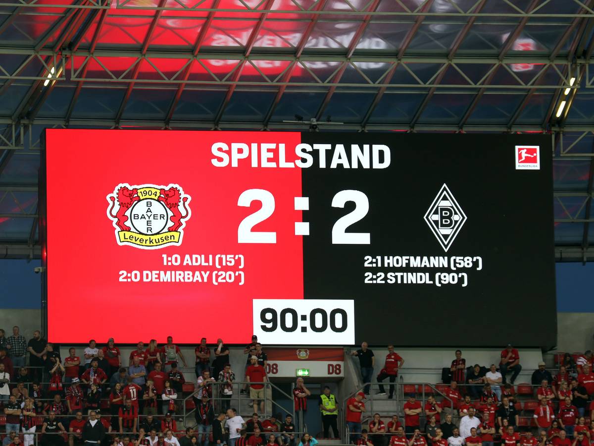 Die Anzeigetafel in der BayArena zeigt das Endergebnis zwischen Bayer 04 Leverkusen und Borussia Mönchengladbach am Sonntag (21. Mai 2023) am 33. Bundesliga-Spieltag.