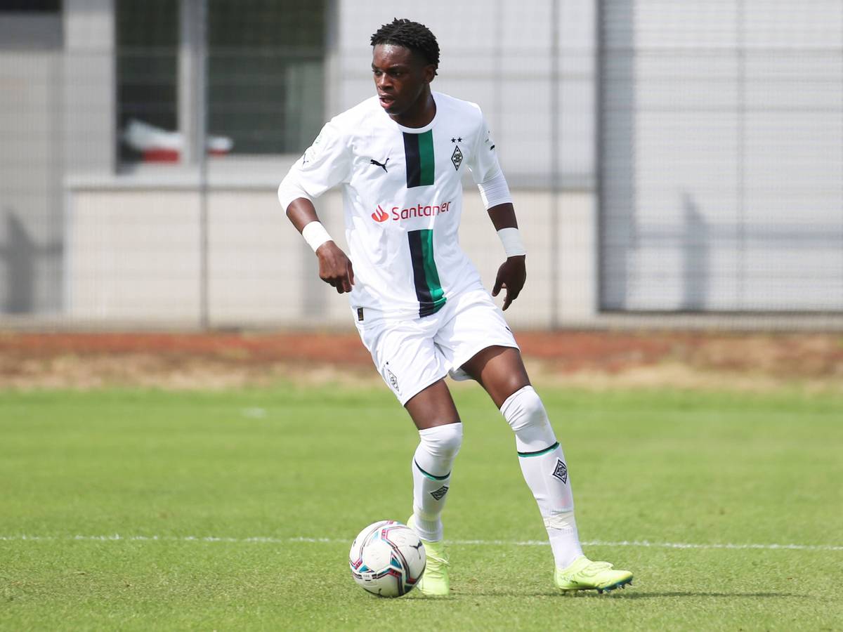 Winsley Boteli am 20. August 2022 beim Spiel der U17 von Borussia Mönchengladbach gegen den SC Paderborn.