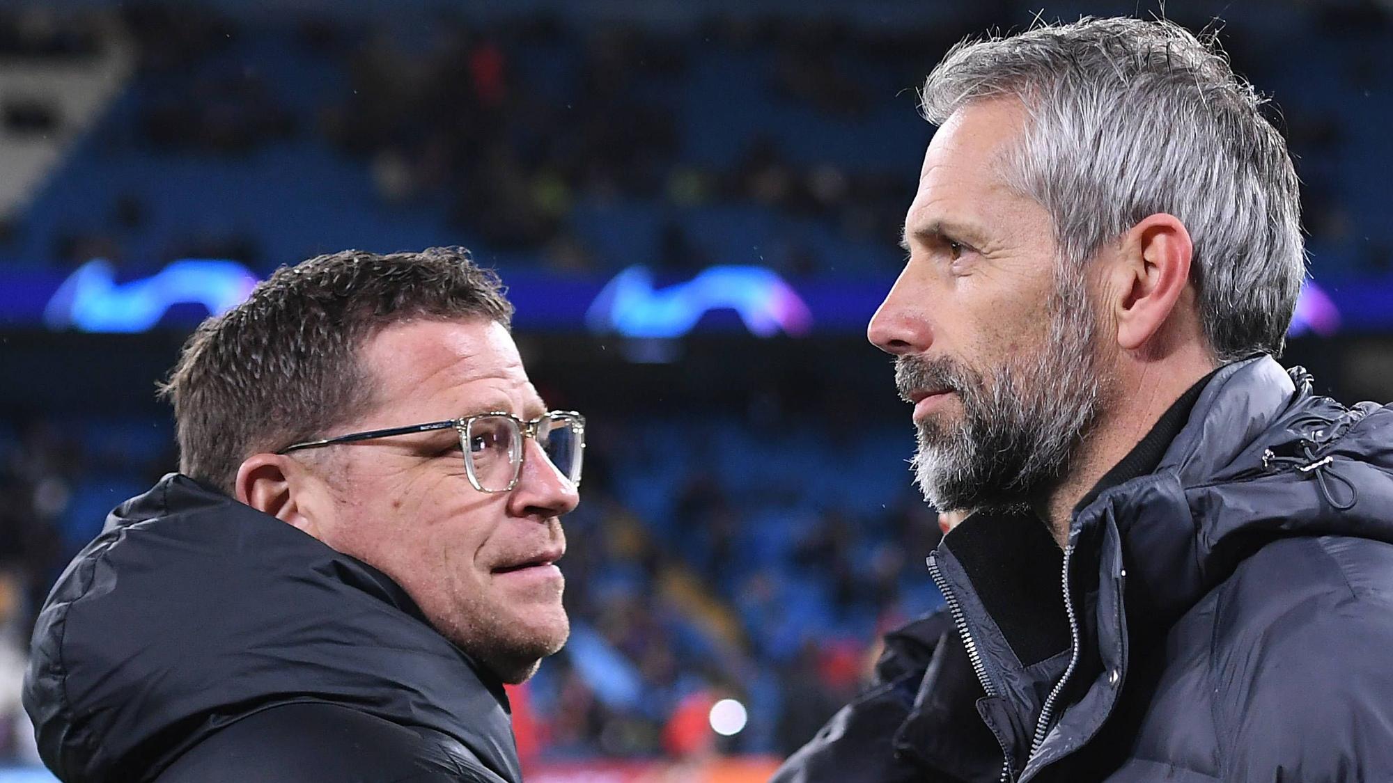 Ex-Gladbach-Manager Max Eberl (l.) und Ex-Borussia-Coach Marco Rose (r.). Beide sind nun bei RB Leipzig unter Vertrag. Das Foto zeigt Eberl und Rose am Rande des Champion-League-Duells bei Manchester City (14. März 2023). Eberl schaut zu Rose.