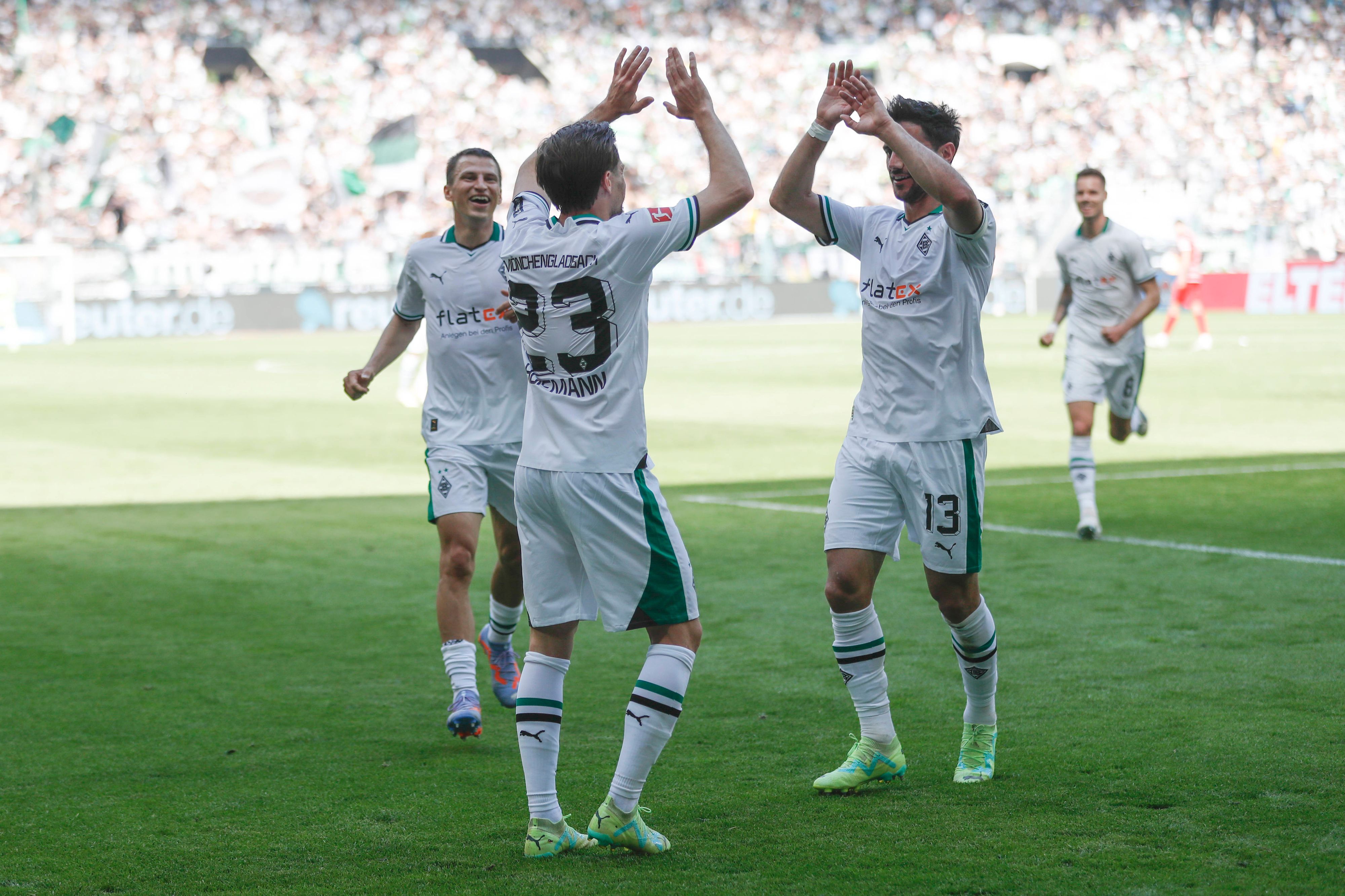 Borussia Mönchengladbach hat das Bundesliga-Spiel des 34. Spieltags gegen den FC Augsburg am Samstag (27. Mai 2023) mit 2:0 für sich entschieden.
